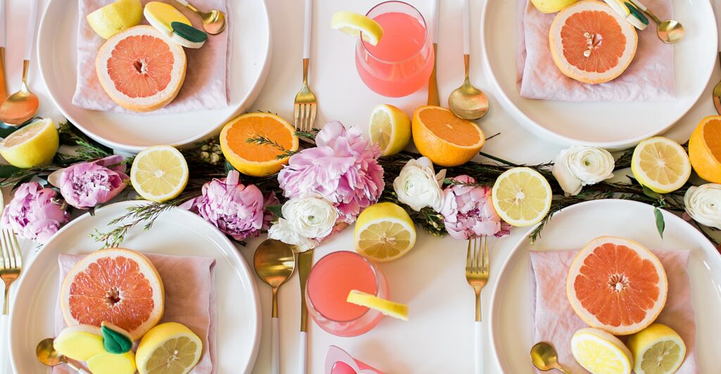 Table Styling en tonos claros con frutas cítricas